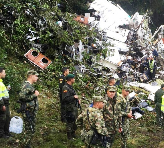 Mueren 76 personas en Rionegro, Antioquia, Colombia, por la tragedia del avión en el que viajaba equipo Chapecoense.