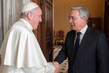Uribe se fue a Roma a encontrarse con Jorge Mario Bergolio.