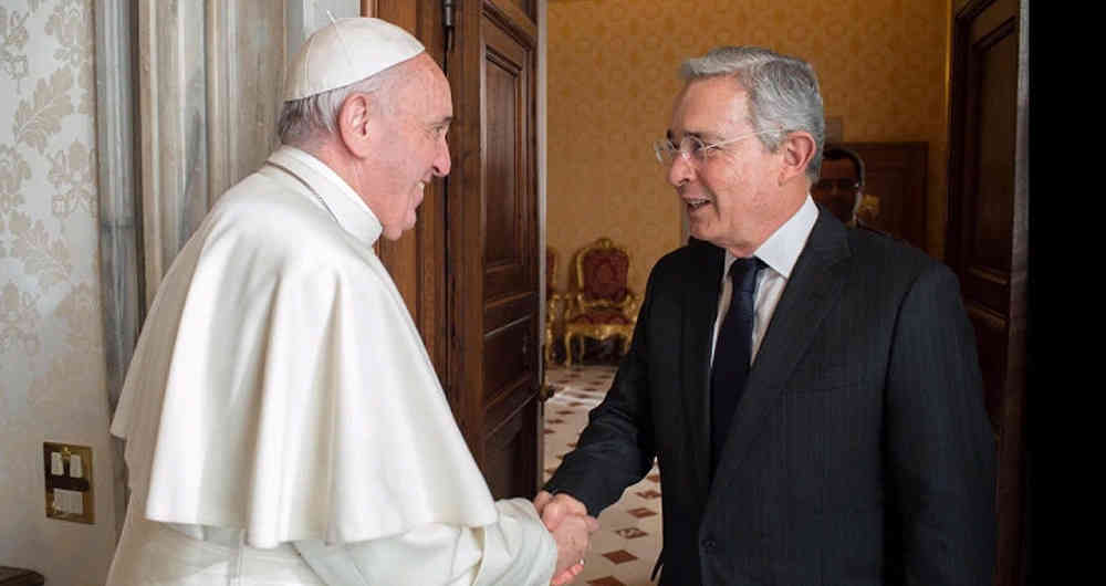 Uribe se fue a Roma a encontrarse con Jorge Mario Bergolio.