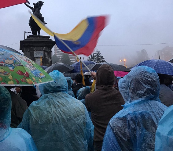 Lasso presenta hoy en Quito la impugnación de las elecciones presidenciales, a pesar de la lluvia se mantienen las protestas en Ecuador.