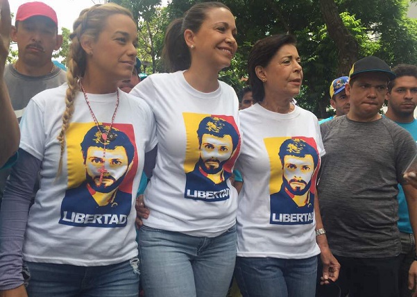 Reclaman que el tirano salga del poder, Venezolanos que protestan contra el régimen Maduro en Gran Plantón Nacional.