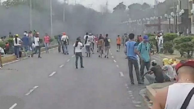 En las protestas contra el régimen Maduro son más de 6 los muertos, más de 200 los heridos, y más de 350 los detenidos.