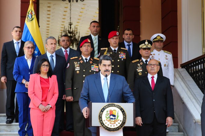Maduro para quedarse en el poder sería capaz de declararle la guerra a Colombia: Según Forbes.
