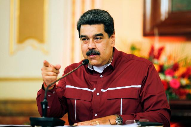 Este domingo Maduro vuelve a amenazar al presidente colombiano durante programa televisivo.