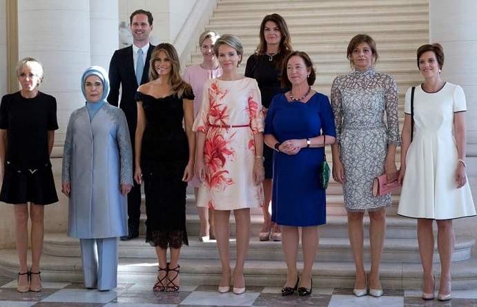 El escándalo, un hombre el marido del primer ministro de Luxemburgo posa en la foto de las Primeras Damas