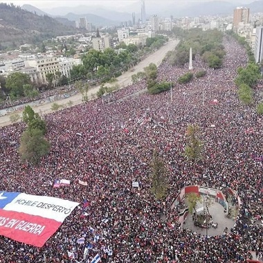Este viernes en Chile, mucha gente salió a lo que han querido llamar la Más Grande Manifestación
