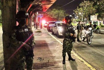 Se turnan para cuidar sus residencias Bogotanos por amenazas, sin embargo Ejército y Policía cuidaron la capital.