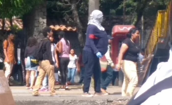 Antioqueños inician Resistencia Civil Antidisturbios RCA pacíficamente por el patrimonio de Medellín el día del paro