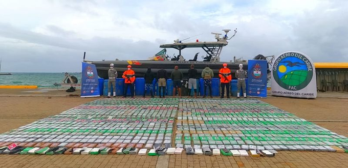 Armada lleva a cabo operación de interdicción en alta mar e incauta 1.535 kilogramos de clorhidrato de cocaína, con el apoyo de Estados Unidos y Panamá.