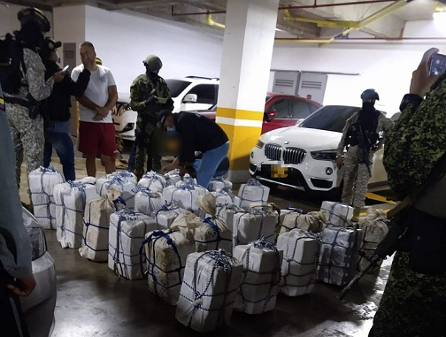 En el parqueadero del Edificio Actually al norte de Barranquilla, Armada Nacional incautó 600 kilos de cocaína.