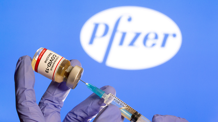 Aprobada por la Administracion de Drogas y alimentos de EEUU, el biológico de Pfizer-BioNTech como la primera vacuna anti COVID-19.