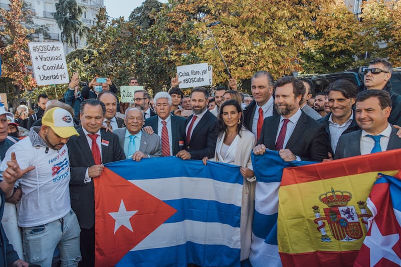 Cubanos reciben solidaridad desde el exterior. En España parlamentarios de Vox salieron a acompañarlos