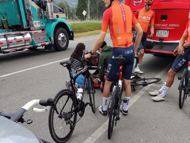 Egan Bernal sufre terrible accidente en la vía Bogotá y Tunja a la altura del municipio de Gachancipá