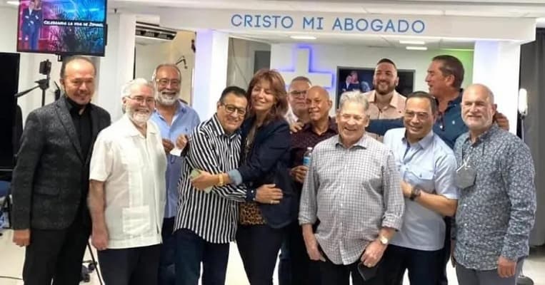 El cantante Ismael Miranda reapareció luego del derrame cerebral y de una recuperación milagrosa