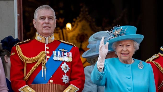 Reina Isabel despoja al príncipe Andrés de sus cargos en la monarquía por las investigaciones de abuso sexual a una menor