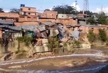 Fuertes lluvias afectaron muro de contención y se derrumban 6 casas en el barrio José Antonio Galán de Bucaramanga