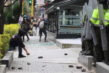 Terroristas urbanos cumplen sus amenazas y arremeten contra el Hotel Radisson dónde se reúnen lideres de derecha del Foro de Madrid en Bogotá