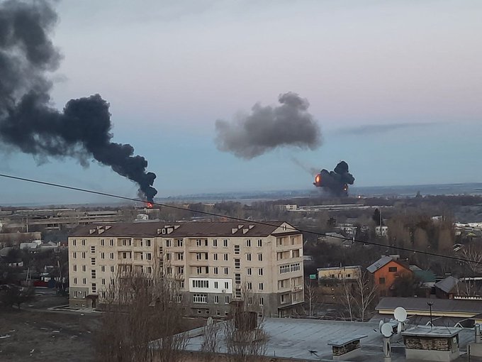 Ucrania habría sido tomada la madrugada y el amanecer de este jueves. Tomado el espacio aéreo, fuertes explosiones en varias ciudades