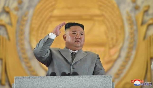 Líder norcoreano inspeccionó este sábado prueba de disparo de nueva arma guiada táctica