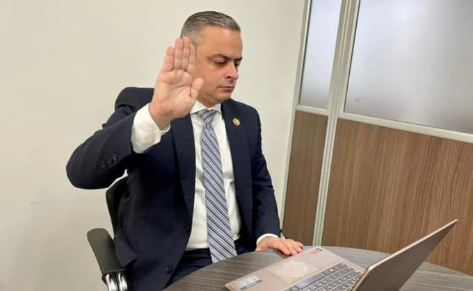 Comisionado de Paz, Juan Camilo Restrepo, designado alcalde encargado de Medellín mientras se se investiga a Daniel Quintero