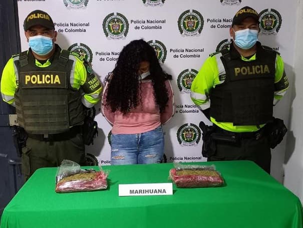 Capturan a una mujer que viajaba como pasajera de un bus intermunicipal portando más de dos kilos de marihuana