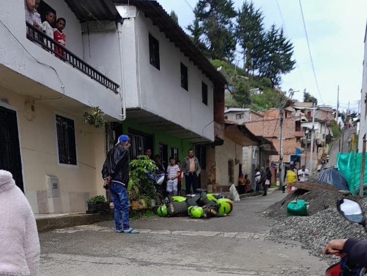 En Yarumal, Antioquia en plan pistola asesinan a un intendente de la Policía y una patrullera resulta gravemente herida