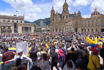 Multitudes de colombianos salieron este lunes a las calles dentro y fuera del país a advertirle a Petro que defenderán sus intereses y su libertad