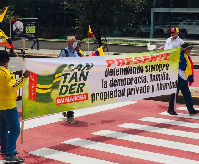 Santander en Marcha volantea en las calles invitando a la Gran Marcha Nacional que acompañará
