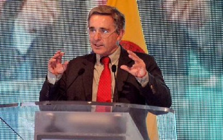 Uribe manifestó su rechazo la imposición de ideologías a los menores en nombre de la libertad sexual y de género