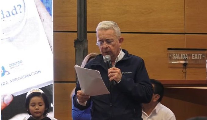 Uribe presenta un primer borrador con 17 aportes al proyecto de reforma al Sistema de Salud