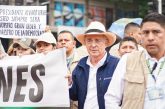 Uribe le monta manifestación al alcalde Daniel Quintero, en las calles, y le llama ladrón en las pancartas frente a La Alpujarra