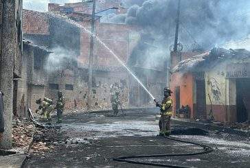 Impresionante incendio en inmediaciones del hospital de Meisen, localidad de ciudad Bolívar arrasó con 40 predios