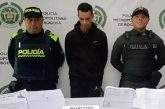 Policía captura a hombre que iba a ser linchado en el centro de Bogotá cuando intimidaba con panfletos del Tren de Aragua